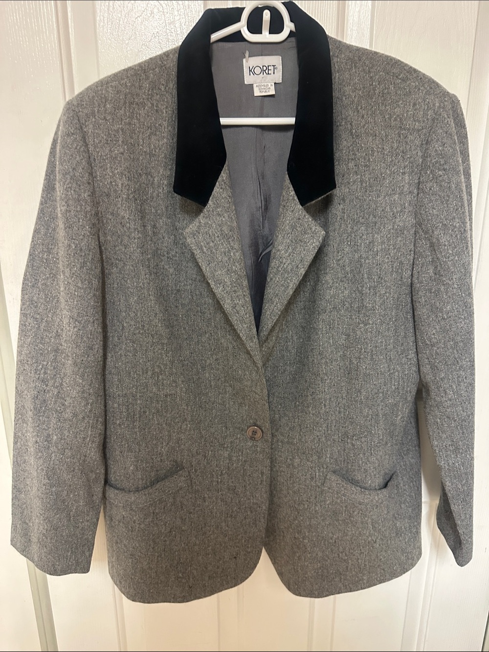 Koret Gray Blazer with Black Velvet Collar